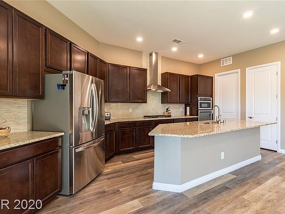 3rd image of 925 Riverlawn Pl