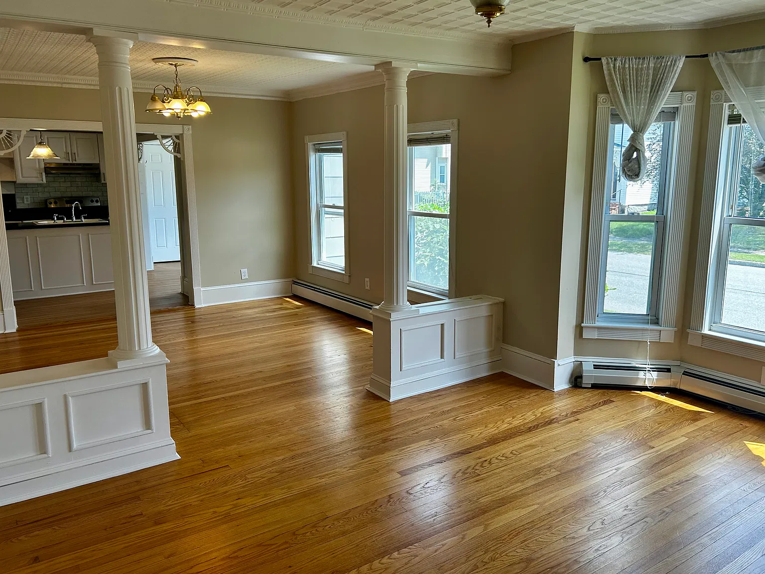 3 bed, 1400 sqft, $2,495 — Photo 3