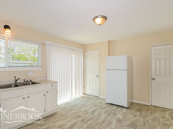 5th image of 460 Skylark Dr