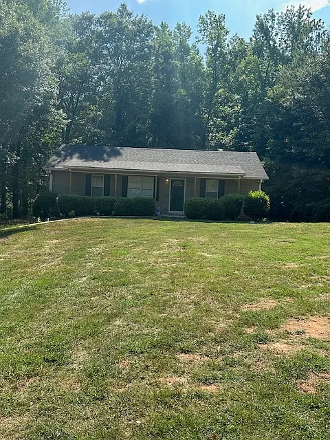 3 bed, 1200 sqft, $1,650 — Photo 2