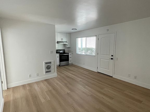 4th image of 1221 E Beechwood St #4B