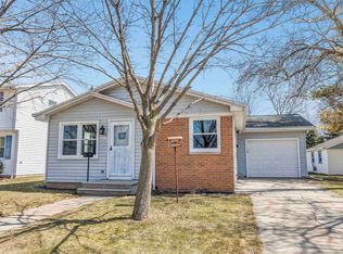 1128 N Locust St, Green Bay, WI 54303