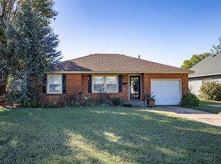 302 E Tom Stafford St, Weatherford, OK 73096