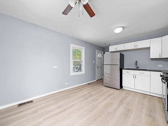 4th image of 22408 Strassburg Ave