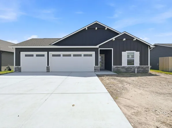 1606 N Topaz Ln, Mulvane, KS 67110