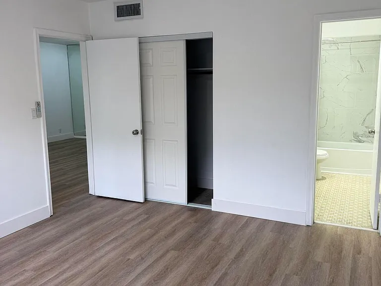 1400 NE 55th St #206 — Photo 16