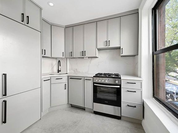 3rd image of 366 Clermont Ave Floor 3