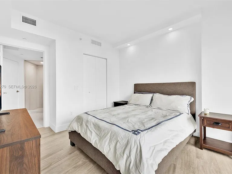 121 NE 34th St #L304 — Photo 22