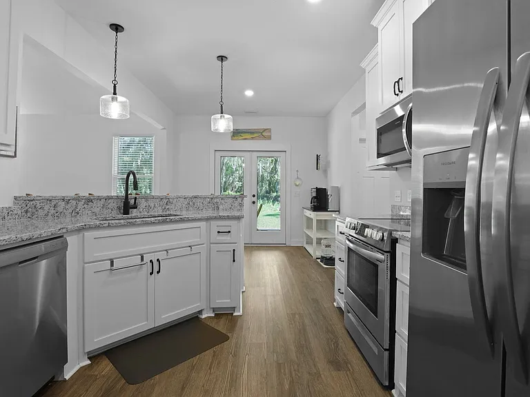 1003 Dolphin Ct NE — Photo 22