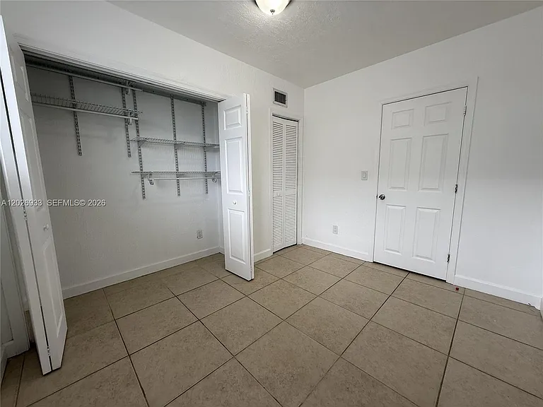 421 SW 6th St #7 — Photo 6
