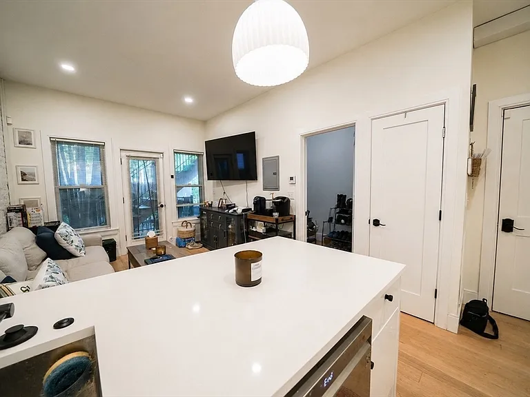 308 Saratoga St #1 — Photo 2