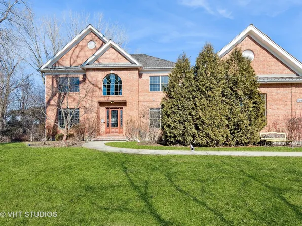 1308 New Castle Dr, Libertyville, IL 60048