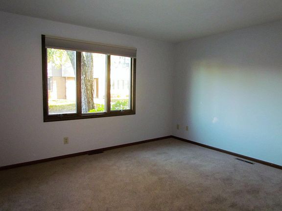 4th image of 1706 Valparaiso St APT 103