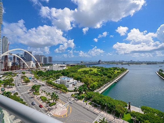 2nd image of 888 Biscayne Blvd APT 1509