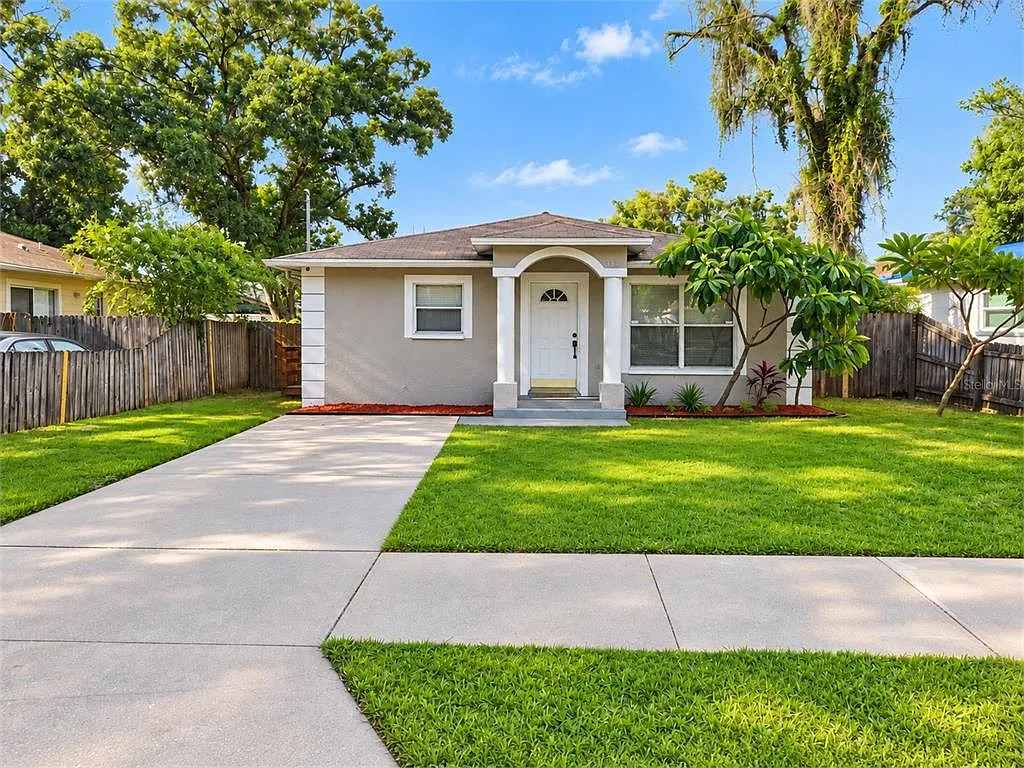 3 bed, 2.0 bath, 1200 sqft, $1,890 — Photo 1
