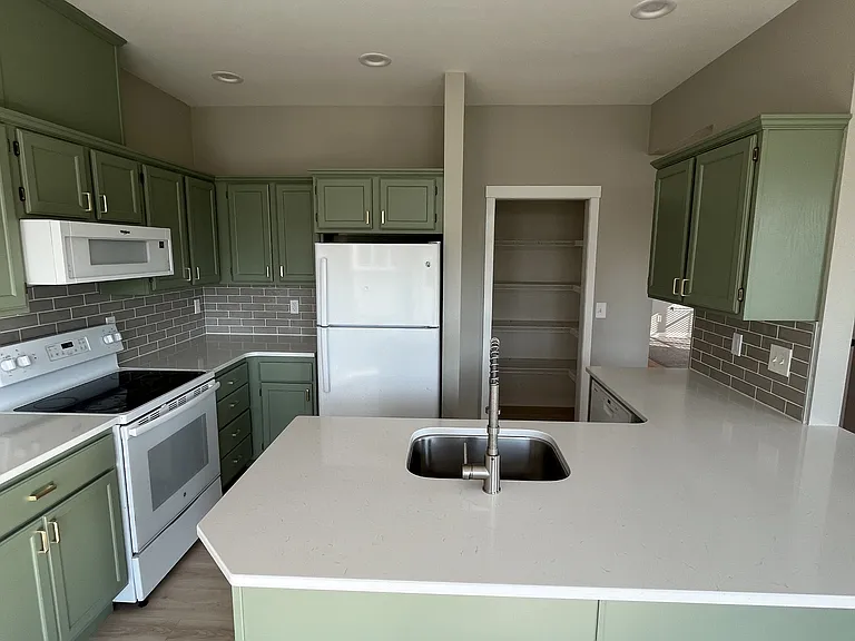 1341 Colony Ct — Photo 16