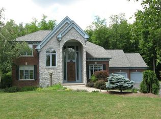 8 Victoria Hts, East Aurora, NY 14052