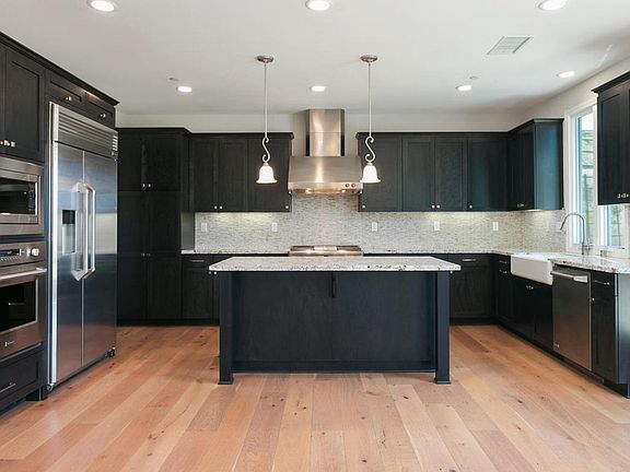 4th image of 588 Andorra Ln