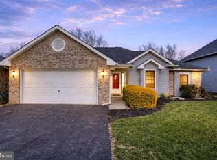 28 Longwood Dr, Mechanicsburg, PA 17050