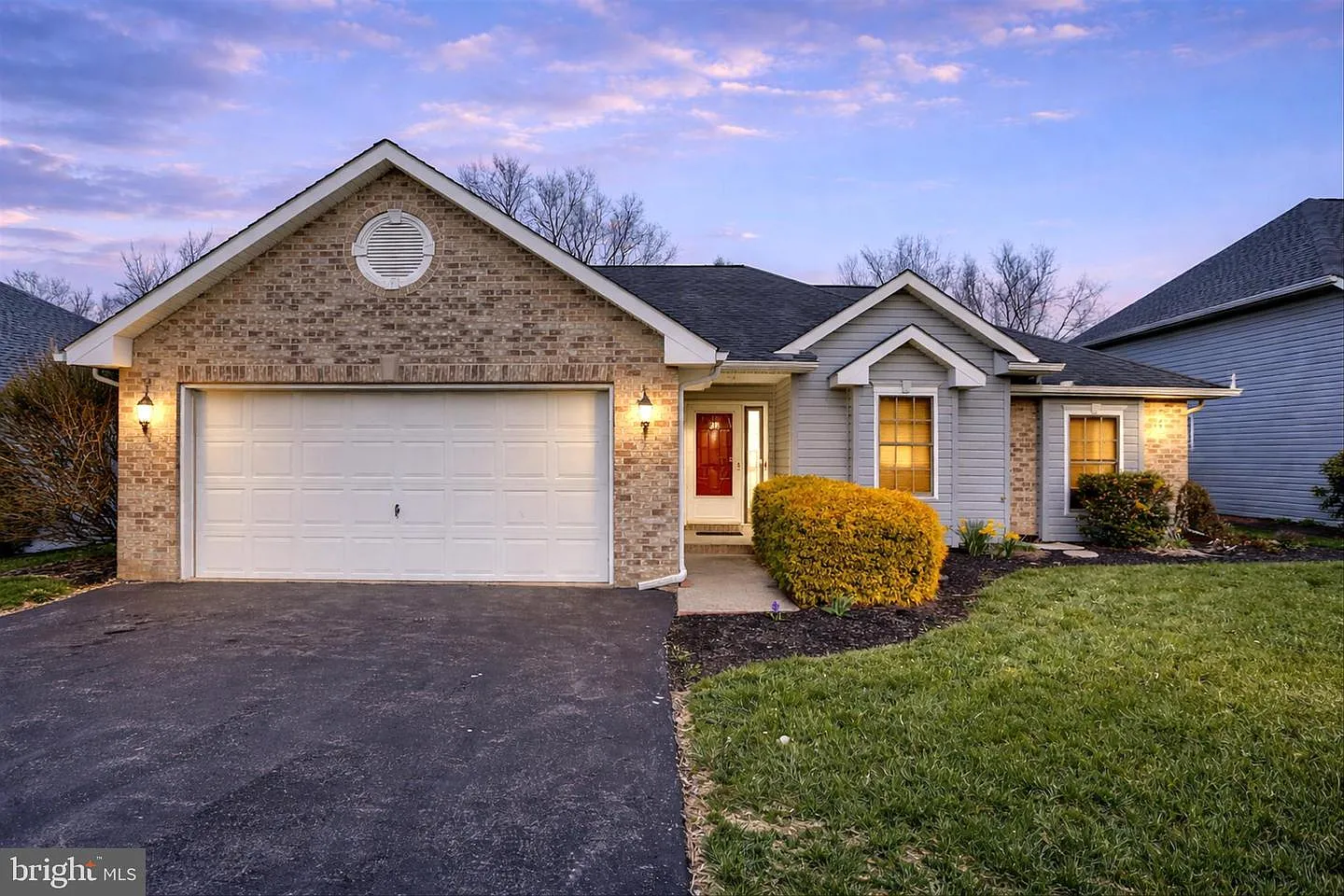 28 Longwood Dr photo 1