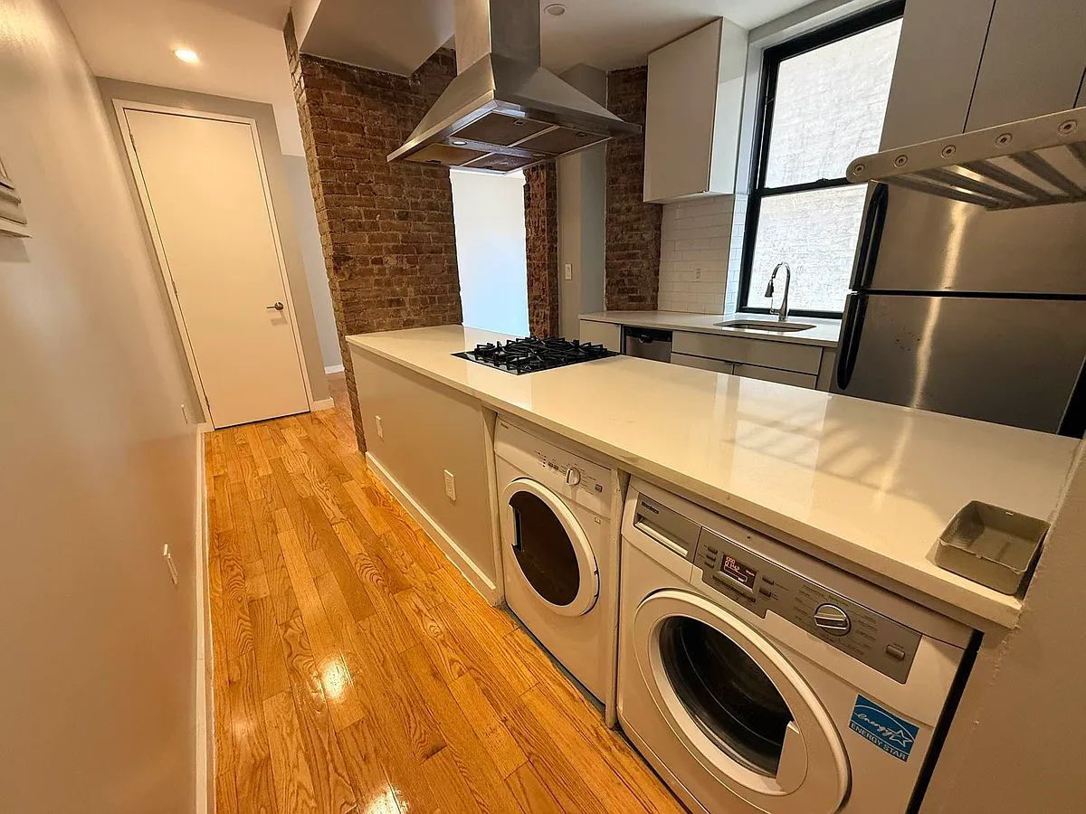 Building Photo - 570 W 182nd St #3D