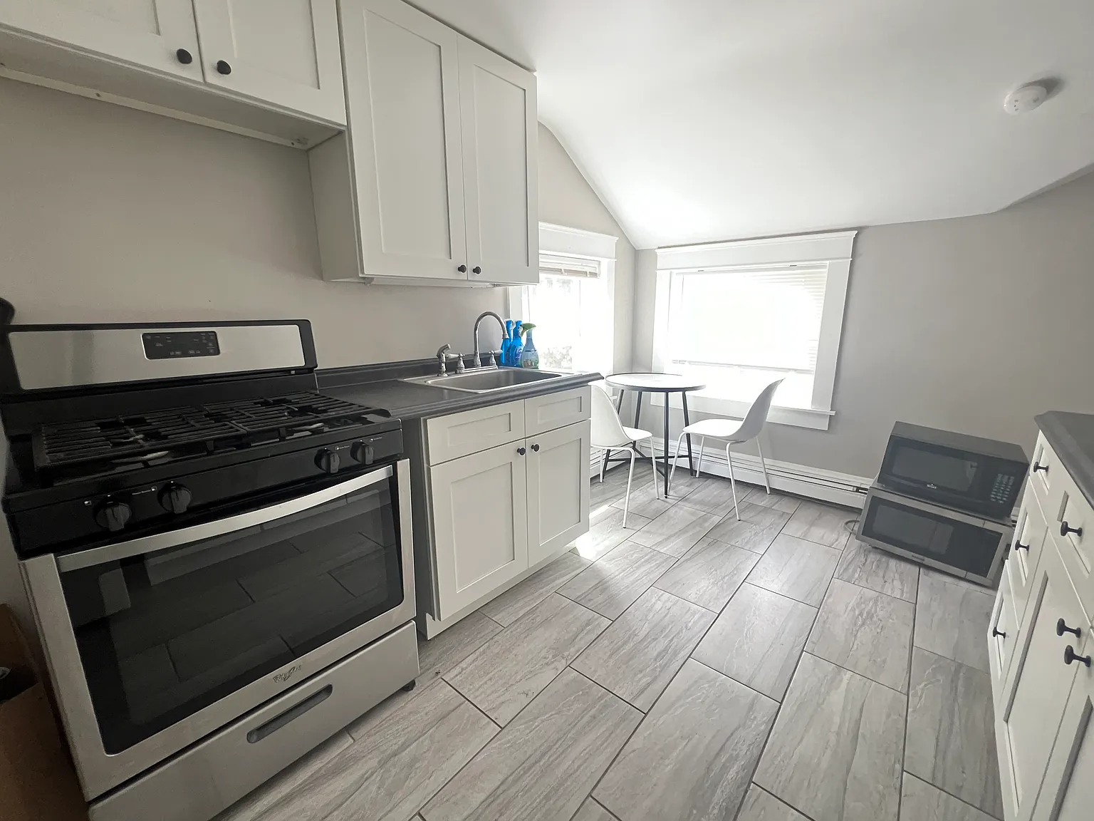 1 bed, 728 sqft, $1,600 — Photo 2