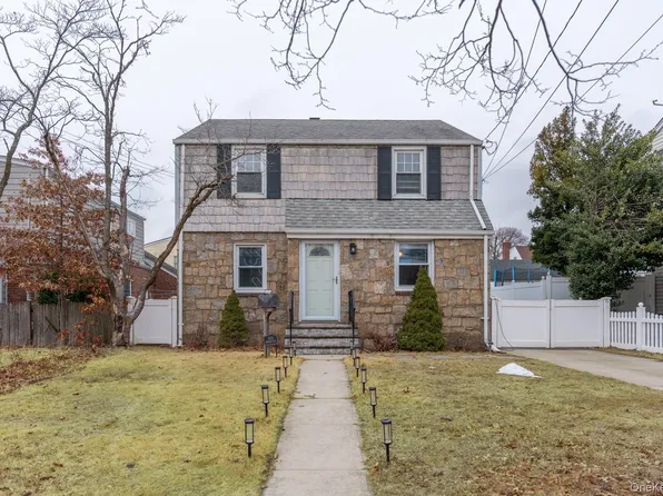 202 Emerson Place, Valley Stream, NY 11580