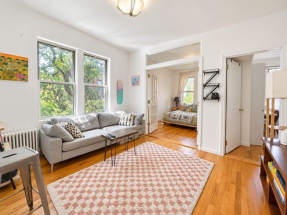 2nd image of 19 Christopher St APT 15