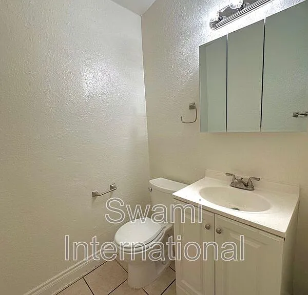 932 W 62nd St — Photo 15