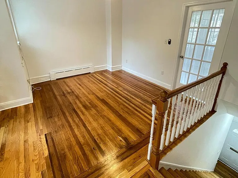641 Bainbridge St #B — Photo 13