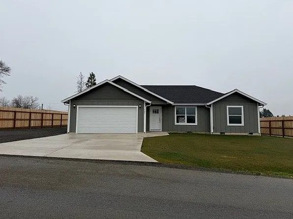 736 SE Hall St, Winston, OR 97496