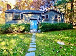 11 Groton Rd, Tyngsboro, MA 01879