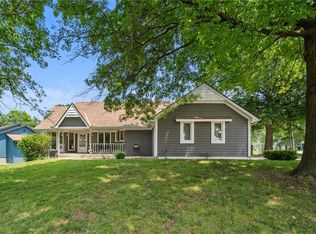 301 N Park Dr, Raymore, MO 64083