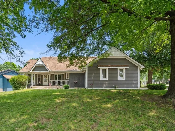 301 N Park Dr, Raymore, MO 64083