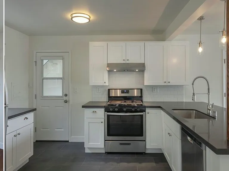 102 N Kalorama St — Photo 9