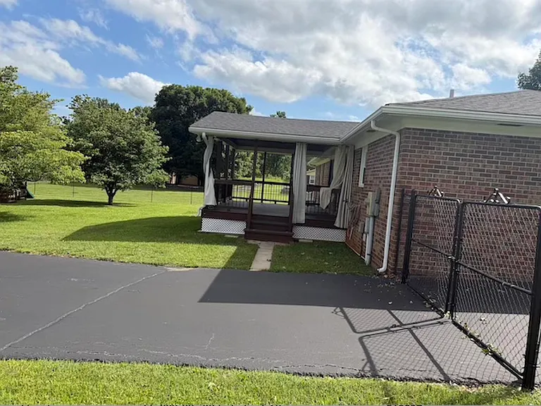 192 Sandalwood Dr — Photo 3