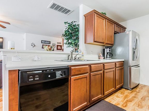 3rd image of 18528 Great Falls Dr