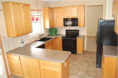 4th image of 1061 Celosia Ct