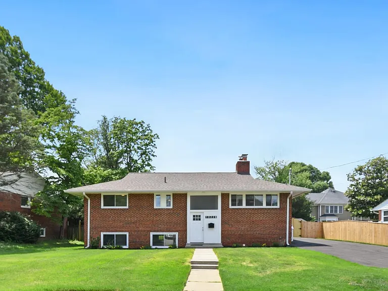 10228 Farnham Dr — Photo 4