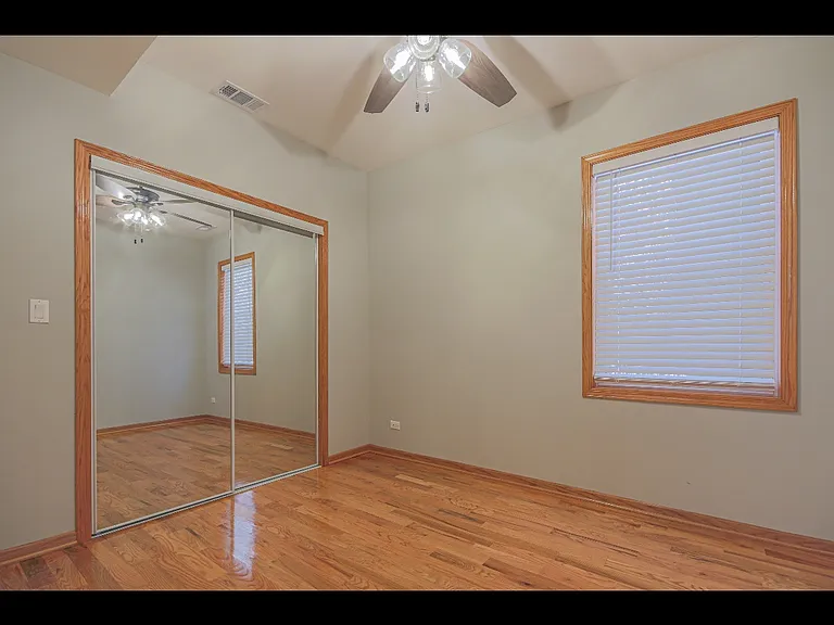 912 N Wood St #1 — Photo 9
