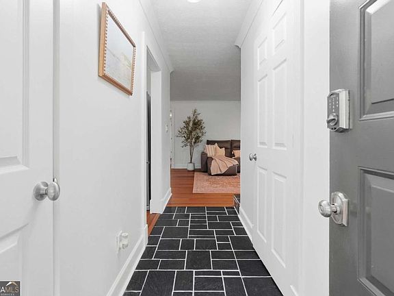 2nd image of 2901 Lenox Rd NE #610