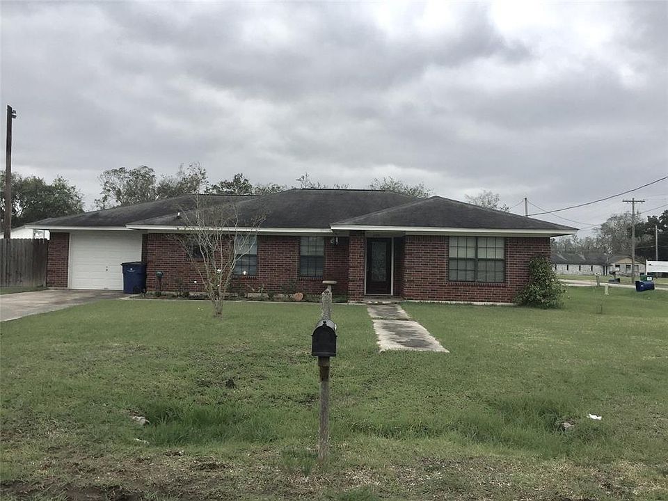 1st image of 209 Cherry Travis St