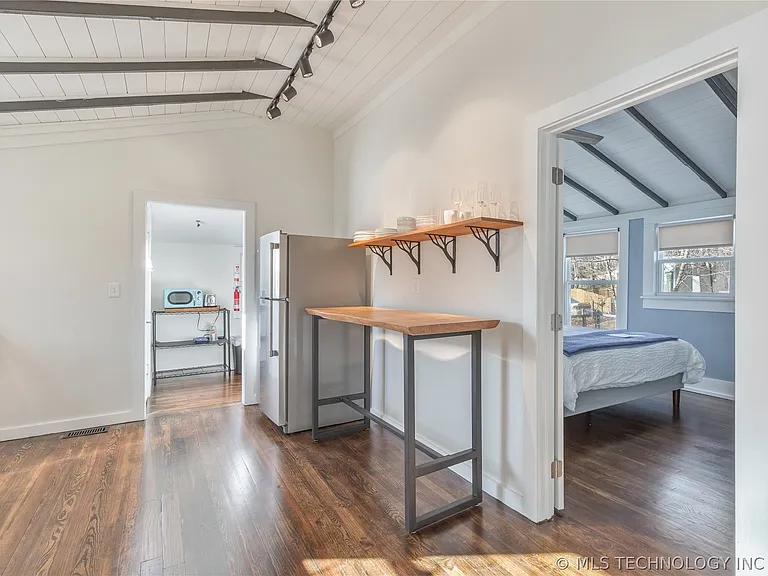 700 N McKinley Ave — Photo 4