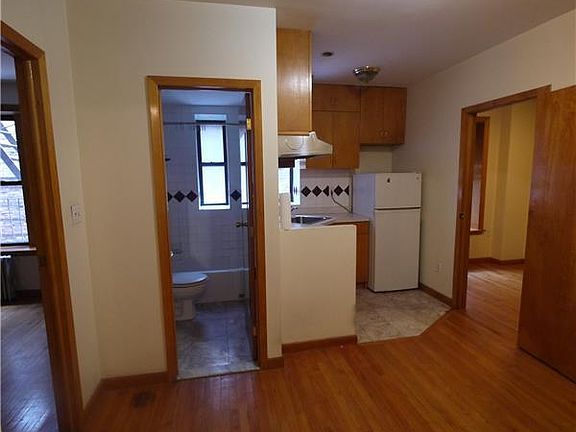 2nd image of 108 Mulberry St APT 4