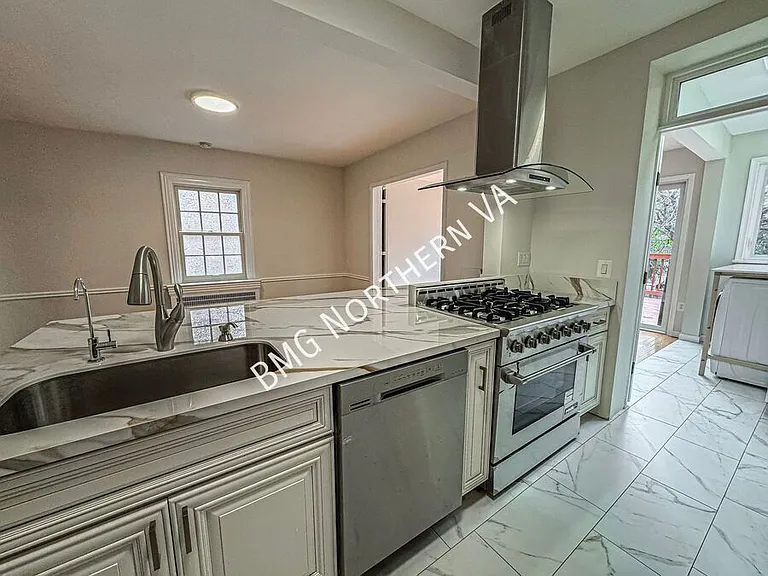4412 Volta Pl NW — Photo 10
