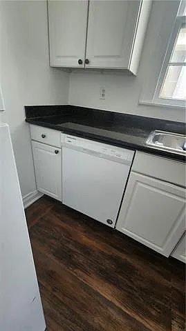 129 N Alexander St — Photo 24