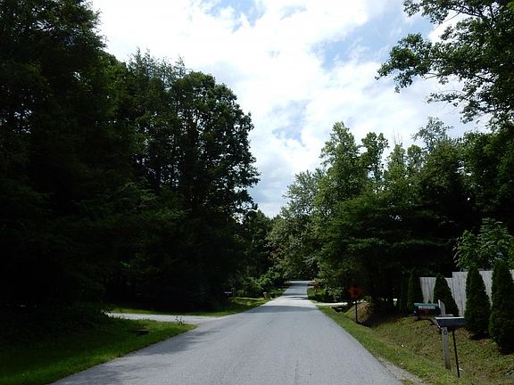 5th image of 520 Glasgow Ln