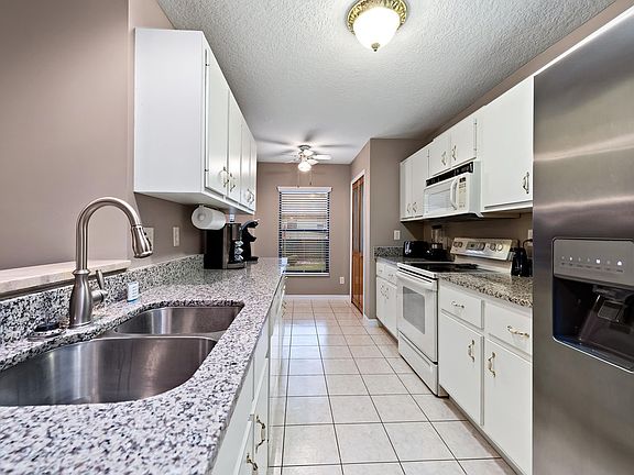 5th image of 4227 NE 32nd Cir