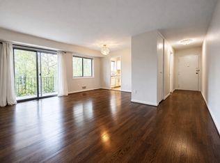 10507 Weymouth St APT 102, Bethesda, MD 20814