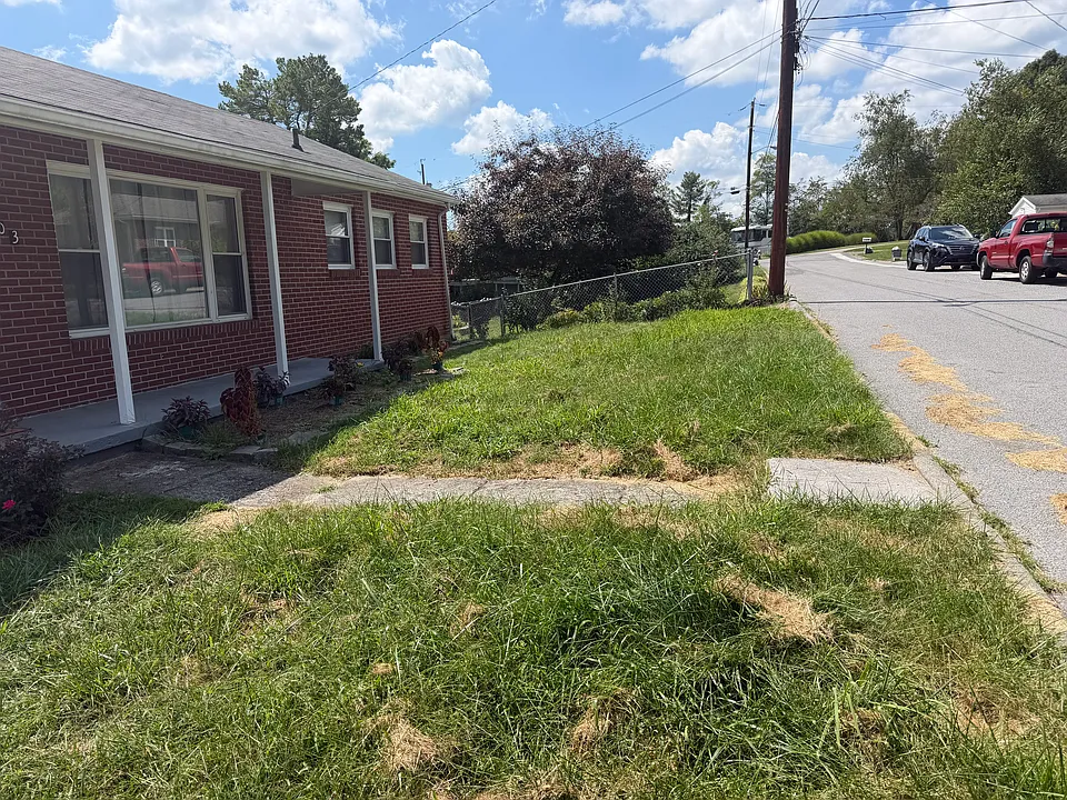 203 Edwards Ave